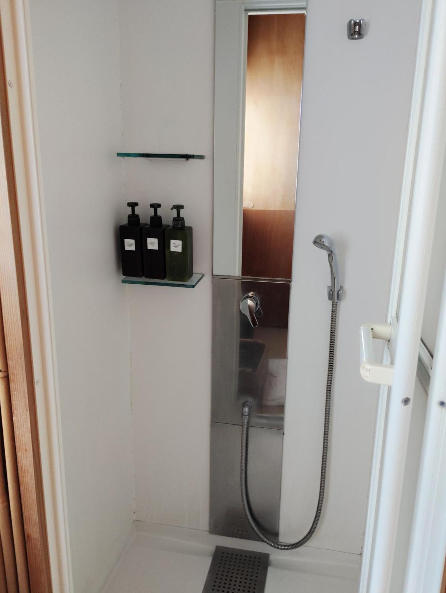 Hostel & Tatami Bar Uchikobare -内子晴れ- Zewnętrze zdjęcie