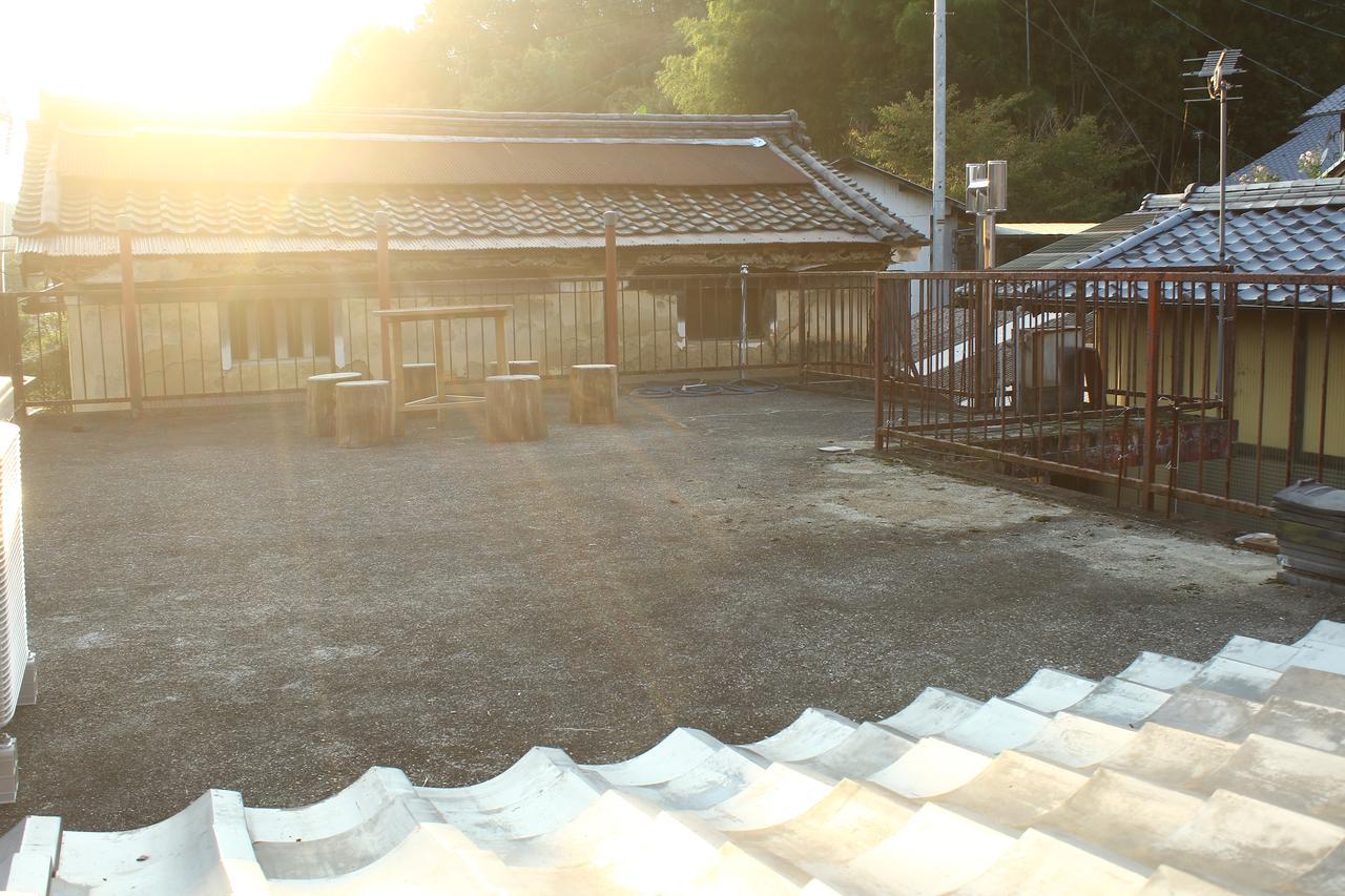 Hostel & Tatami Bar Uchikobare -内子晴れ- Zewnętrze zdjęcie